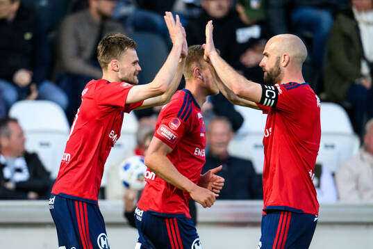 Östers Oscar Uddenäs och Sebastian Hedlund jublar