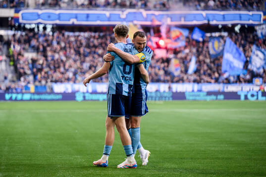 Djurgårdens Patric Åslund och Piotr Johansson jublar