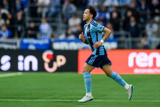 Djurgårdens Mikael Anderson byts in