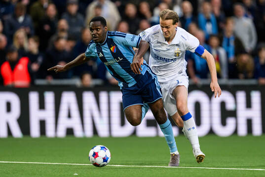 Djurgårdens Joel Asoro och IFK Göteborgs August Erlingmark