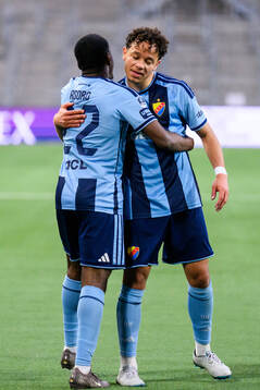 Djurgårdens Joel Asoro och Mikael Anderson jublar