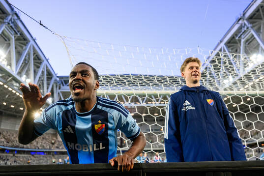 Djurgårdens Joel Asoro och Patric Åslund jublar