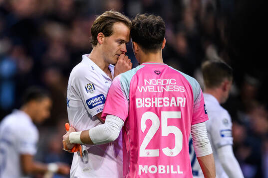IFK Göteborgs August Erlingmark och målvakt Elis
