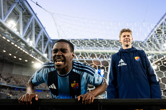 Djurgårdens Joel Asoro och Patric Åslund jublar