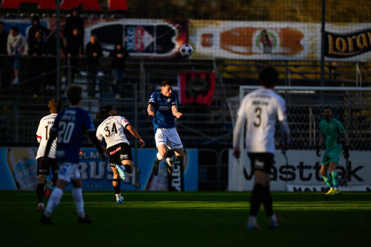 Brommapojkarnas David Isso och Halmstads Pascal Gregor