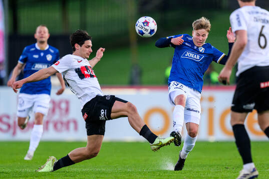 Brommapojkarnas Kevin Ackermann och Halmstads Otso Liimatta