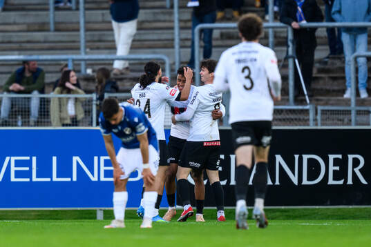 Brommapojkarnas Sion Oppong jublar