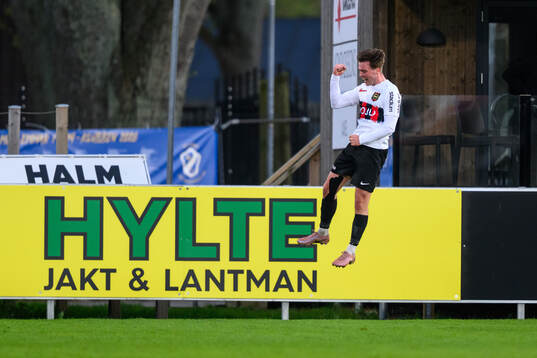 Brommapojkarnas Kaare Brøckner Barslund jublar