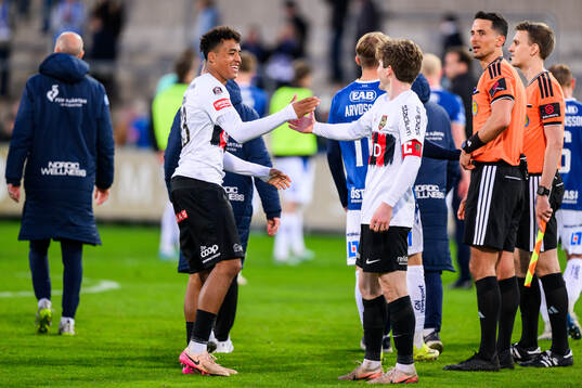 Brommapojkarnas Sion Oppong och Oliver Berg jublar