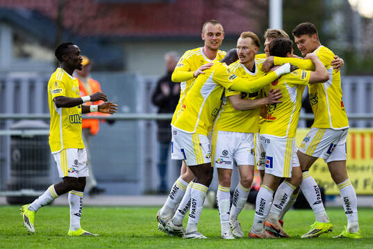 Falkenbergs spelare jublar