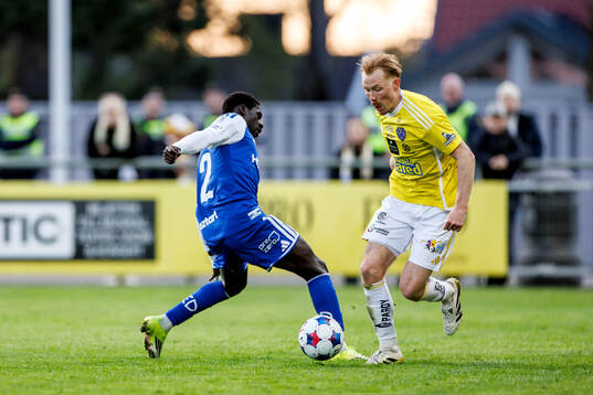 IFK Norrköpings Mbaye Cisse och Falkenbergs Linus