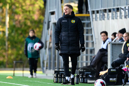 Hammarbys tränare William Strömberg