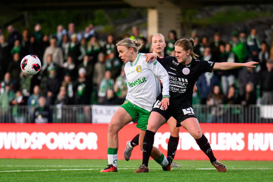 Hammarbys Madison Pogarch och IK Uppsalas Ebba Ronquist