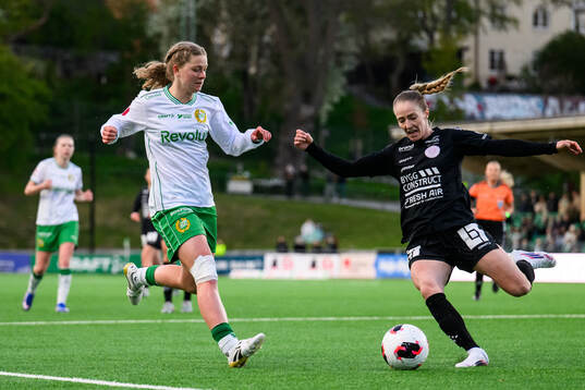 Hammarbys Hannah Sjödahl och IK Uppsalas Sabina Ravnell