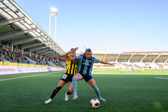 Häckens Anna Anvegård och Djurgårdens Emma Holmqvist