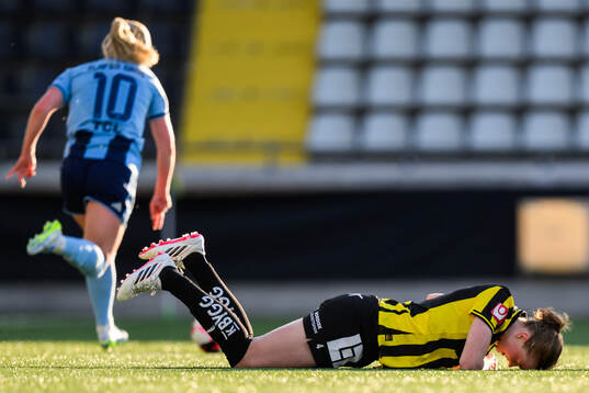 Häckens Emma Östlund har ont