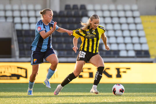 Djurgårdens Elin Westlund och Häckens Tilde Karlsson