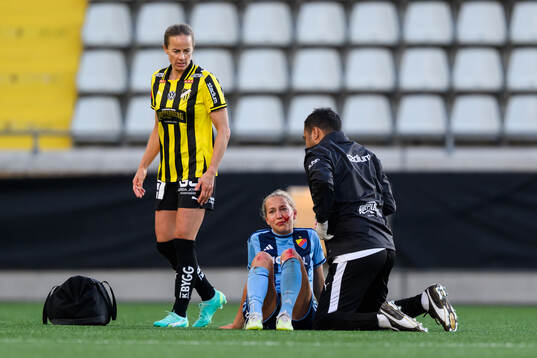 Häckens Aivi Luik och Djurgårdens Sara Eriksson