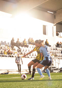 Häckens Nesrin Akgun och Djurgårdens Johanna Renmark