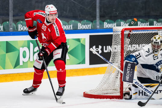 Nicolas Baechler of Schweiz and goaltender Justus Annunen