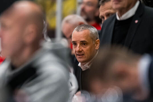 Head coach Rickard Franzén of Schweiz