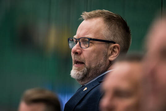 Head coach Mikko Manner of Finland