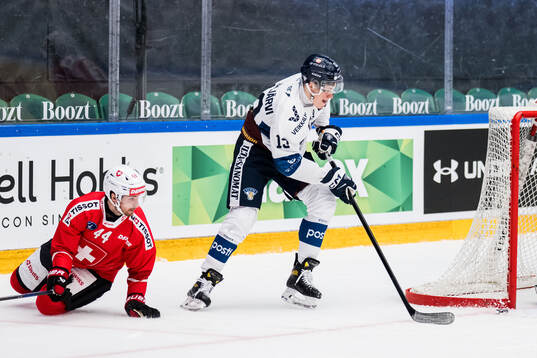 Pius Suter of Schweiz and Jesse Puljujärvi of Finland