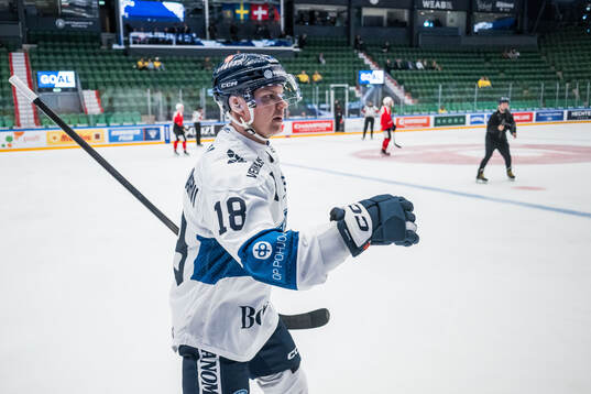 Vili Saarijärvi of Finland celebrates
