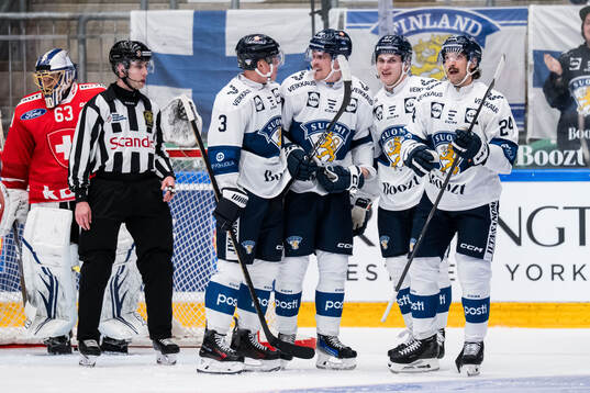 Saku Mäenalanen of Finland celebrates