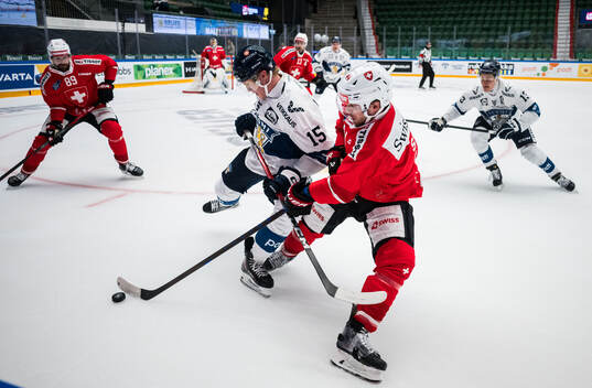 Anton Lundell of Finland and Pius Suter of Schweiz