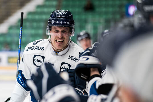 Saku Mäenalanen of Finland celebrates