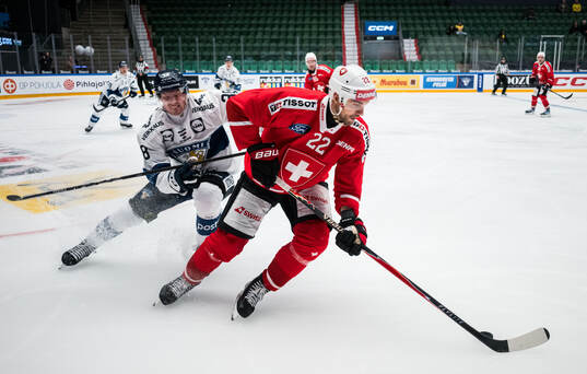 Aku Räty of Finland and Nino Niederreiter of Schweiz
