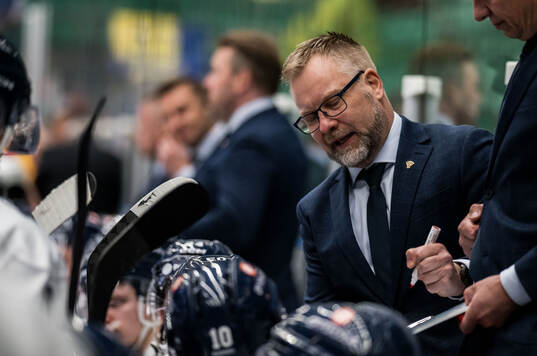 Head coach Mikko Manner of Finland