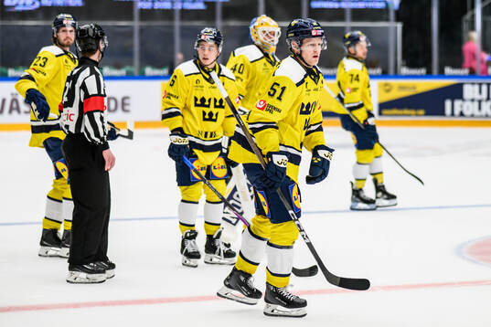 Emil Heineman of Sweden looks dejected