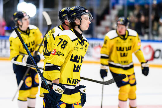 Sascha Boumedienne of Sweden looks dejected