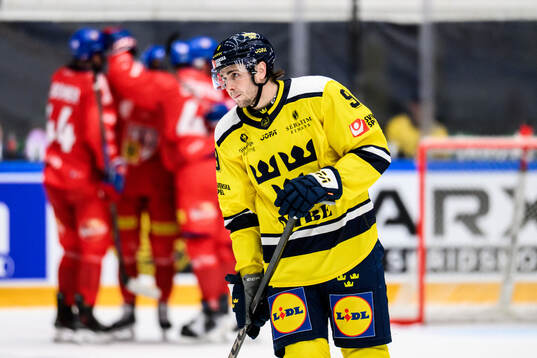Linus Karlsson of Sweden looks dejected