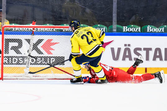 Oliver Ekman-Larsson of Sweden and Michal Kovarcik of Czech