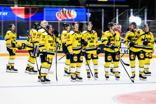 Players of Sweden looks dejected