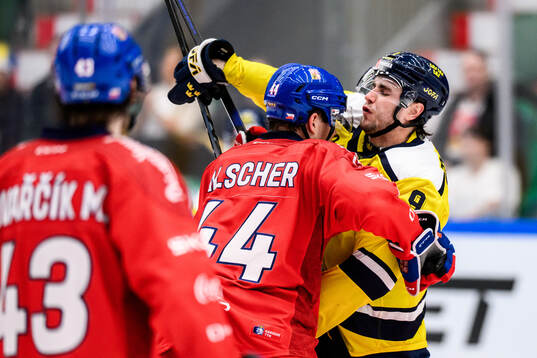 Marek Alscher of Czech Republic and Linus Karlsson of Sweden