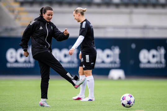 Emilia Ruud of Hønefoss warms up