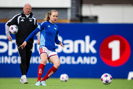 Noor Eckhoff of Vålerenga warms up