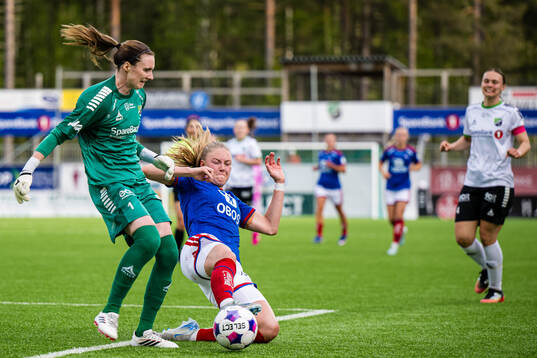 Goalkeeper Siri Ervik of Hønefoss and Tuva Espås of