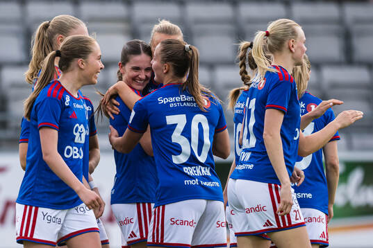Naina Maria Inauen of Vålerenga celebrates