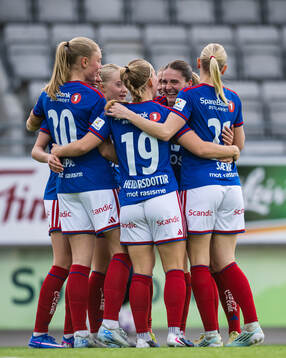 Naina Maria Inauen of Vålerenga celebrates