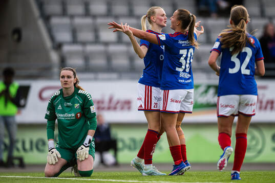 Karina Sævik of Vålerenga celebrates