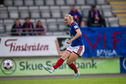 Karina Sævik of Vålerenga scores the 0-3 goal