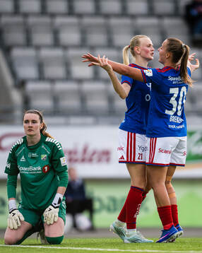 Karina Sævik of Vålerenga celebrates
