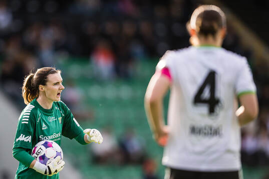 Goalkeeper Siri Ervik of Hønefoss