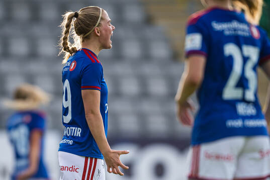 Sædis Run Heidarsdottir of Vålerenga reacts