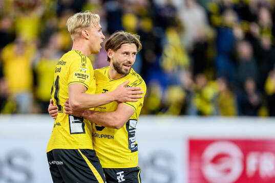 Elfsborgs Leo Östman och Arber Zeneli jublar